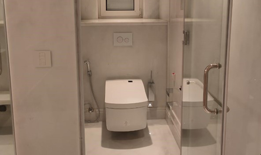 Why Are Aluminium Bathroom Doors the Best Choice?