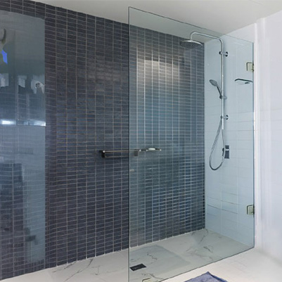 2-fixed-glasses-1-door-in-middle-135-corner-shower-partition